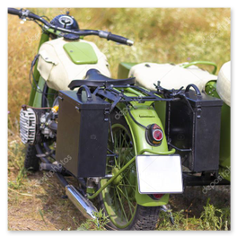 Motocicletta militare d’epoca con Autiere in uniforme