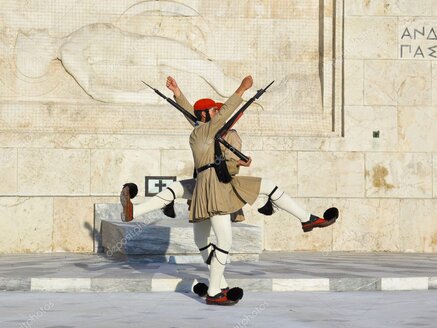 Onori al Milite Ignoto all’Altare della Patria