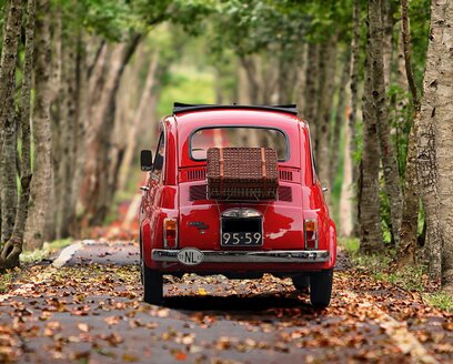 Fiat 626 restaurato esposto durante un evento